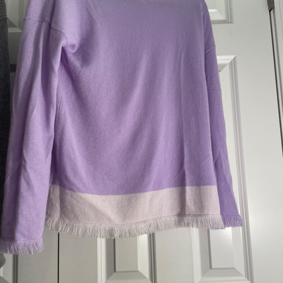 Cashmere Lily Pulitzer sweater never worn size XS. Runs large - Picture 3 of 3